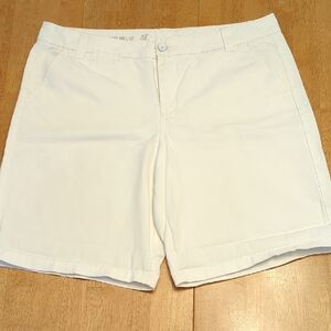 GAP White Bermuda Shorts Classic Cotton Style.  Boyfriend Roll Up Style. Size 8